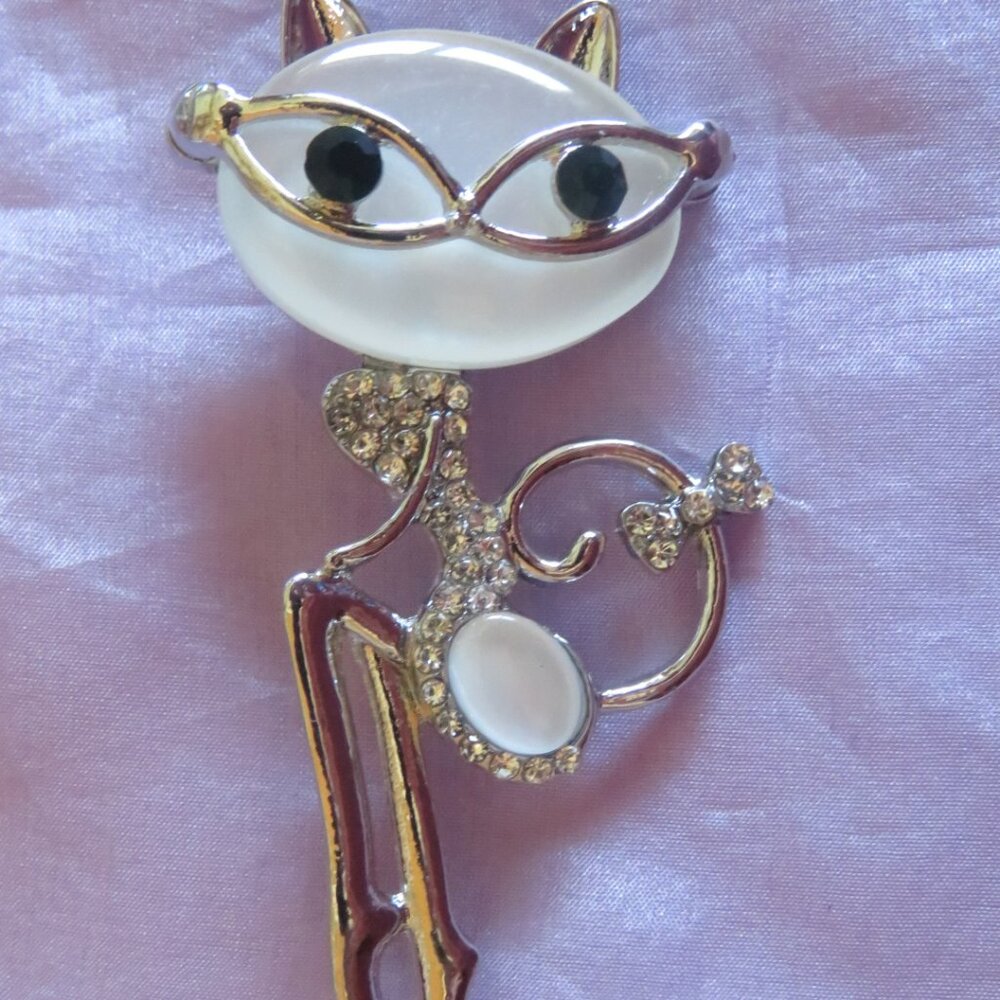 Cute CAT Brooch Faux Opal with Green & Silver Rhinestones (F62)